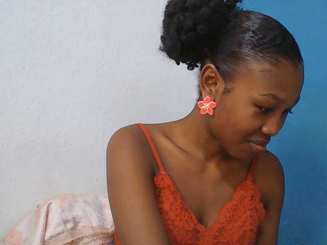 Zinah1 live cam on BongaCams