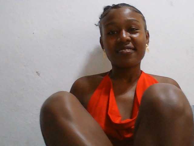Zinah1 live cam on BongaCams