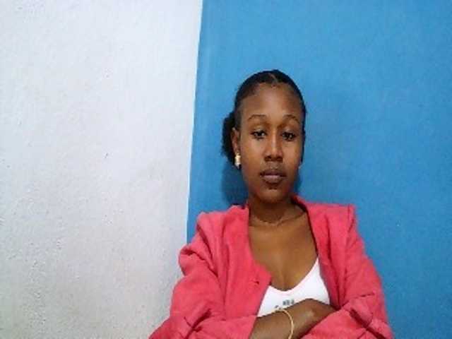 Zinah1 live cam on BongaCams
