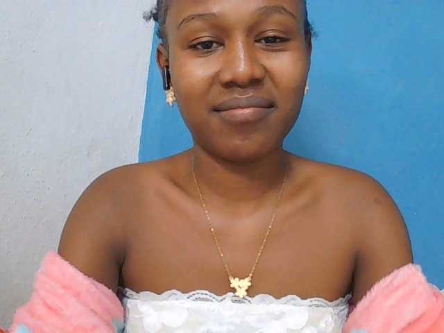 Zinah1 live cam on BongaCams