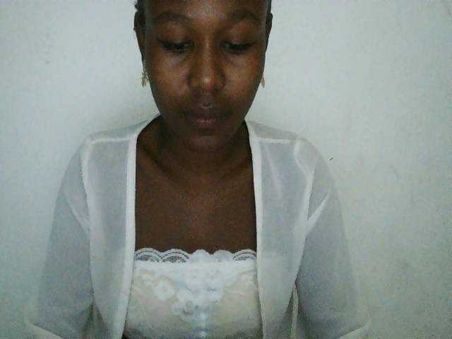 Zinah1 live cam on BongaCams