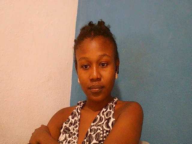 Zinah1 live cam on BongaCams