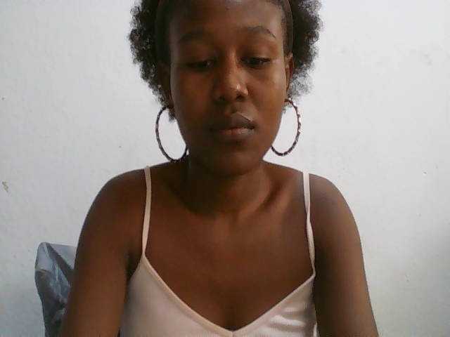 Zinah1 live cam on BongaCams