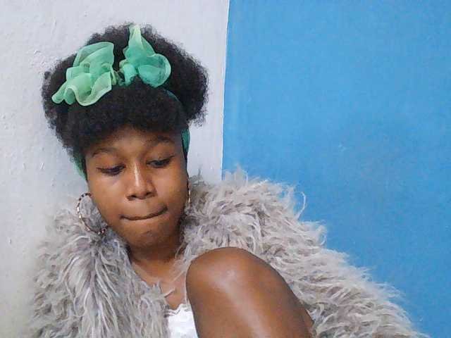 Zinah1 live cam on BongaCams