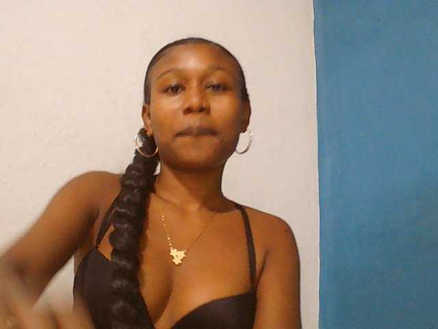 Zinah1 Live-Cam auf BongaCams