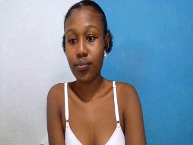 Zinah1 live cam on BongaCams