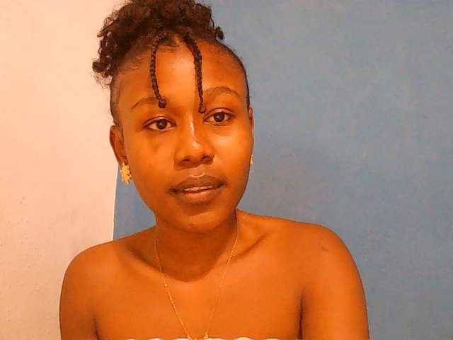 Zinah1 live cam on BongaCams