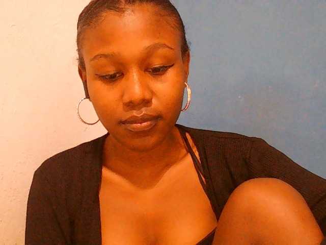 Zinah1 live cam on BongaCams