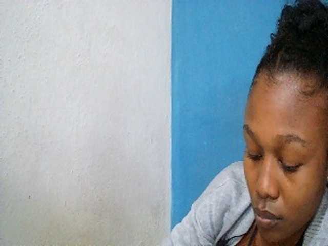 Zinah1 live webcam show