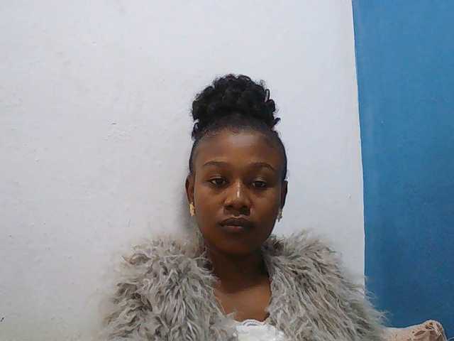 Zinah1 live cam on BongaCams