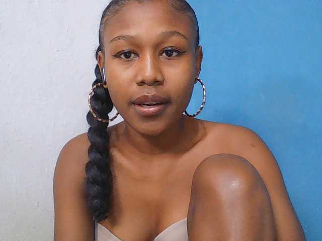 Zinah1 live webcam show
