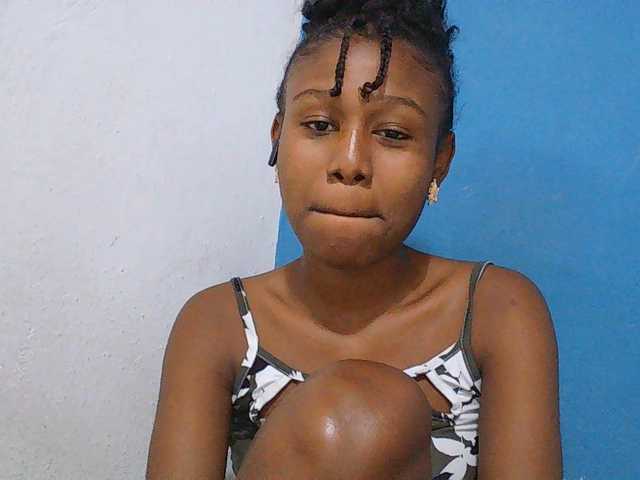 Zinah1 live cam on BongaCams