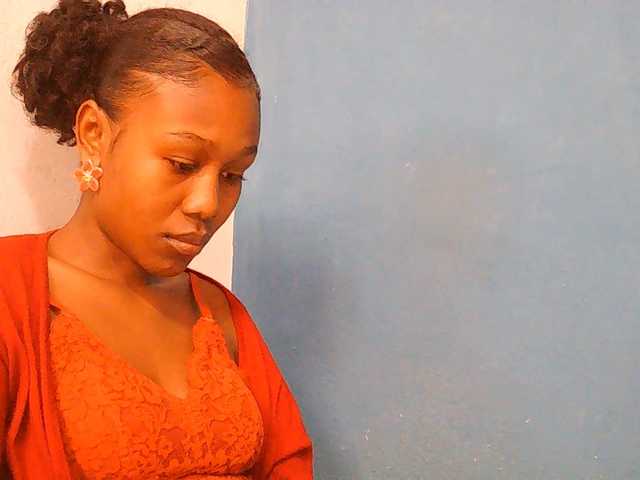 le modèle Zinah1 est en webcam porno dans un show sur le site bongacams, il possède les tags suivants: Ebony,Brunette,Shaved