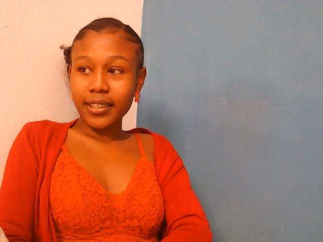 Zinah1 live cam on BongaCams