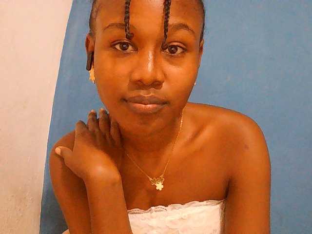 Zinah1 live cam on BongaCams