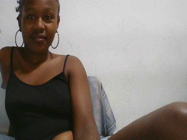 Zinah1 live cam on BongaCams