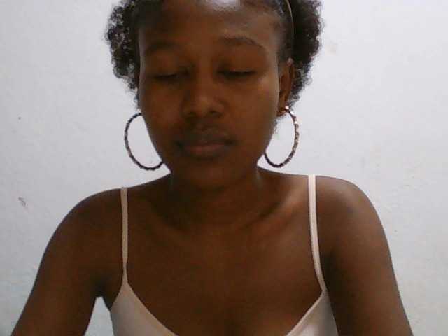 Zinah1 live cam on BongaCams