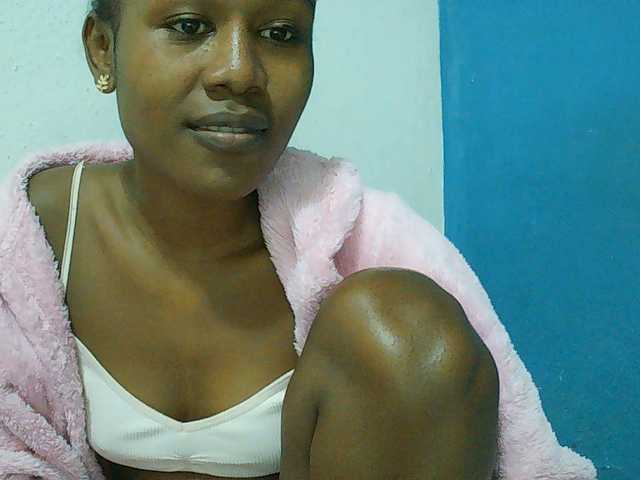 Zinah1 Live Cam on BongaCams
