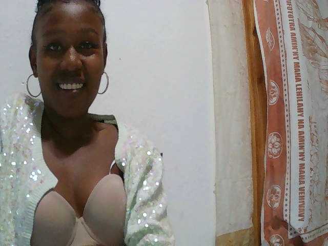 Zinah1 live cam on BongaCams