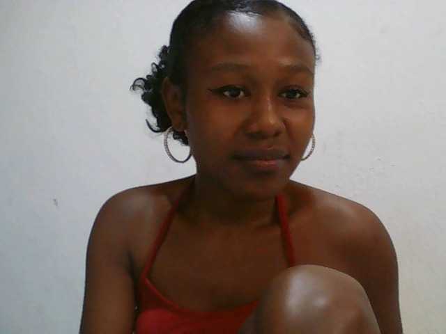 Zinah1 live cam on BongaCams