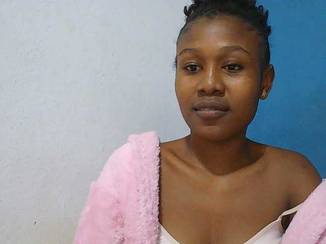Zinah1 live cam on BongaCams