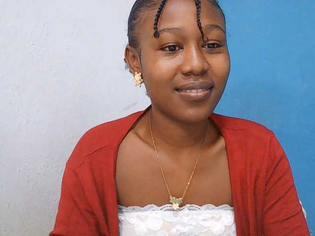 Zinah1 live cam on BongaCams