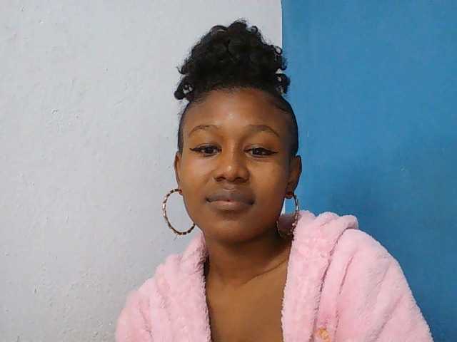 Zinah1 live cam on BongaCams