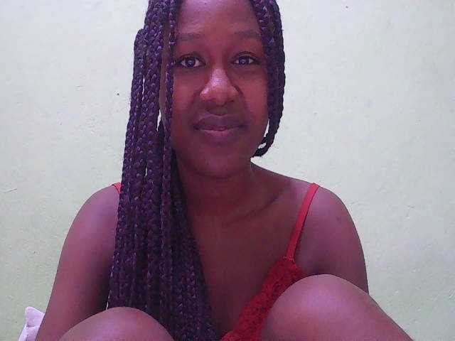 Zinah1 webcam bongacams model stream image