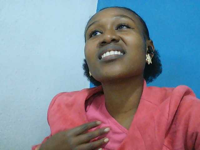 Zinah1 live cam on BongaCams