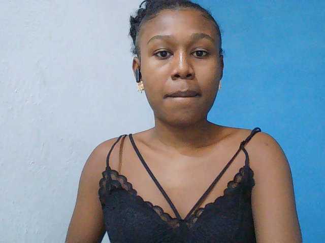 Zinah1 live webcam show