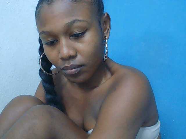 Zinah1 live webcam show
