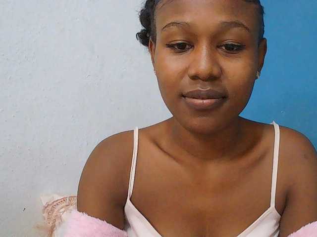 Zinah1 live cam on BongaCams