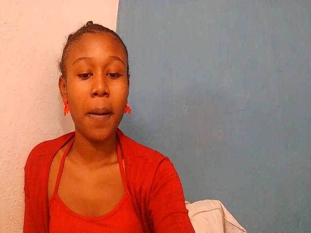 Zinah1 live cam on BongaCams