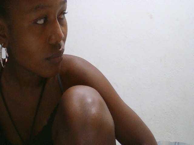 Zinah1 live cam on BongaCams