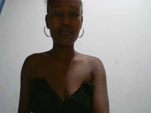 Zinah1 live cam on BongaCams