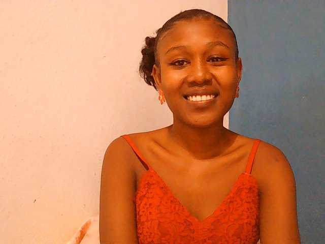 Zinah1 live cam on BongaCams