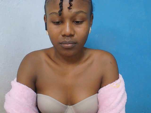 Zinah1 live webcam show