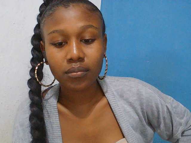 Zinah1 live cam on BongaCams