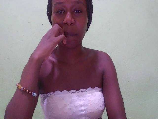 Zinah1 webcam bongacams model stream image