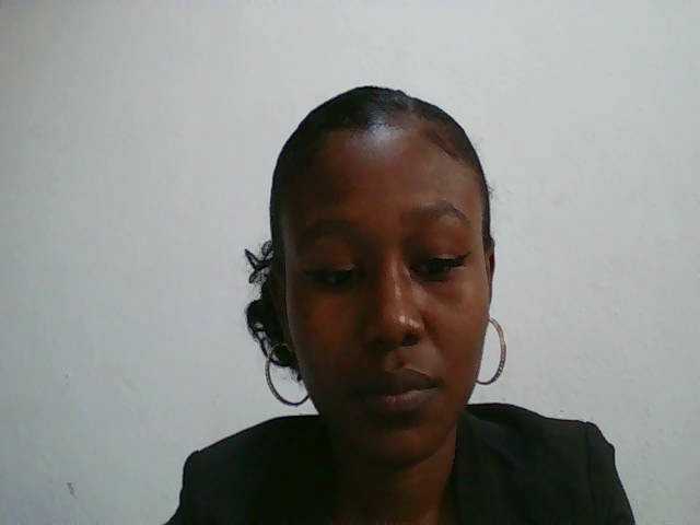 Zinah1 live cam on BongaCams