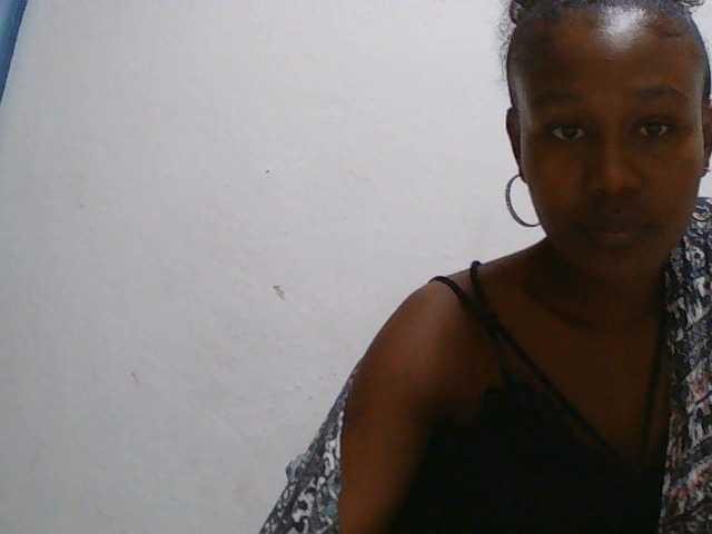 Zinah1 live cam on BongaCams