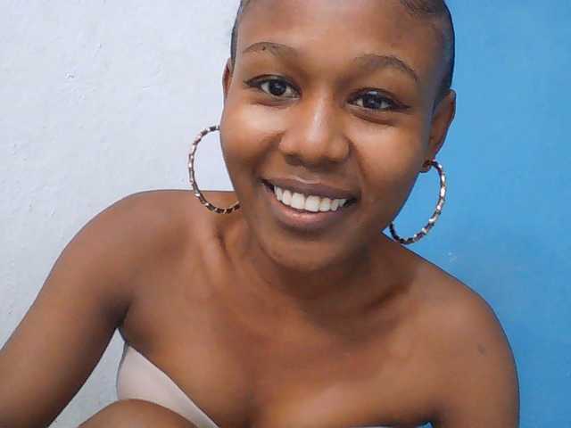 Zinah1 live webcam show