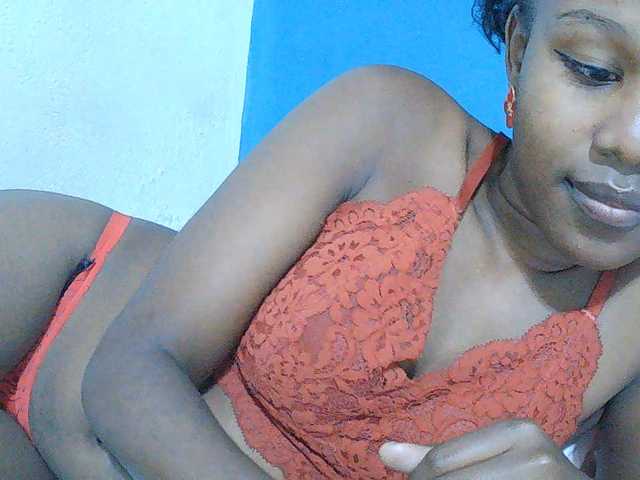 Zinah1 live cam on BongaCams
