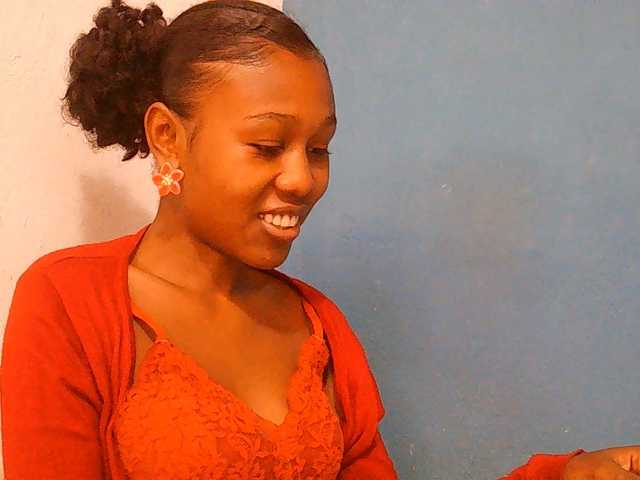 Zinah1 live cam on BongaCams