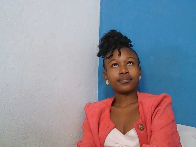 Zinah1 live cam on BongaCams