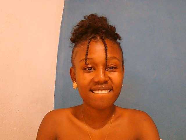 Zinah1 live cam on BongaCams