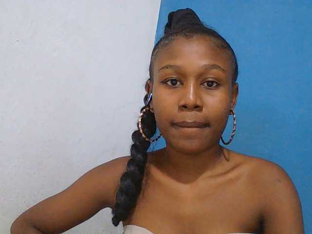 Zinah1 live webcam show