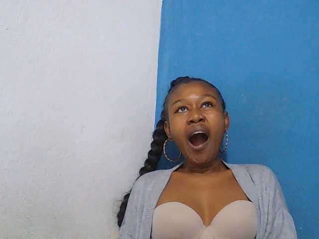 Zinah1 live webcam show