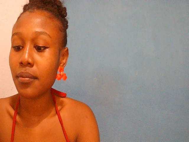 Zinah1 live cam on UnifiedCams