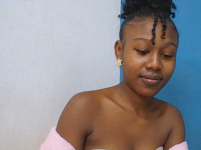 Zinah1 live webcam show